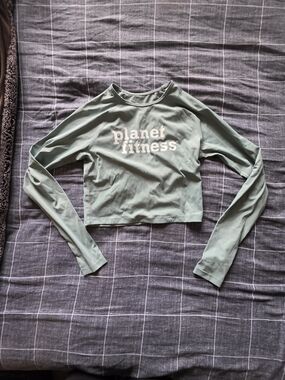 PLANET FITNESS Women's Sage Green Long-Sleeve Crop Top